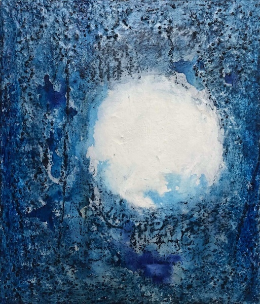 abstract painting in blue, black and white with a structured surface by Berlin artist Henriette Müller