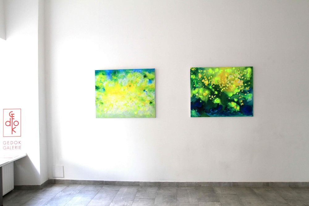 exhibition view of abstract paintings in blue, neon yellow and green, Galerie GEDOK Berlin by Berlin artist Henriette Müller